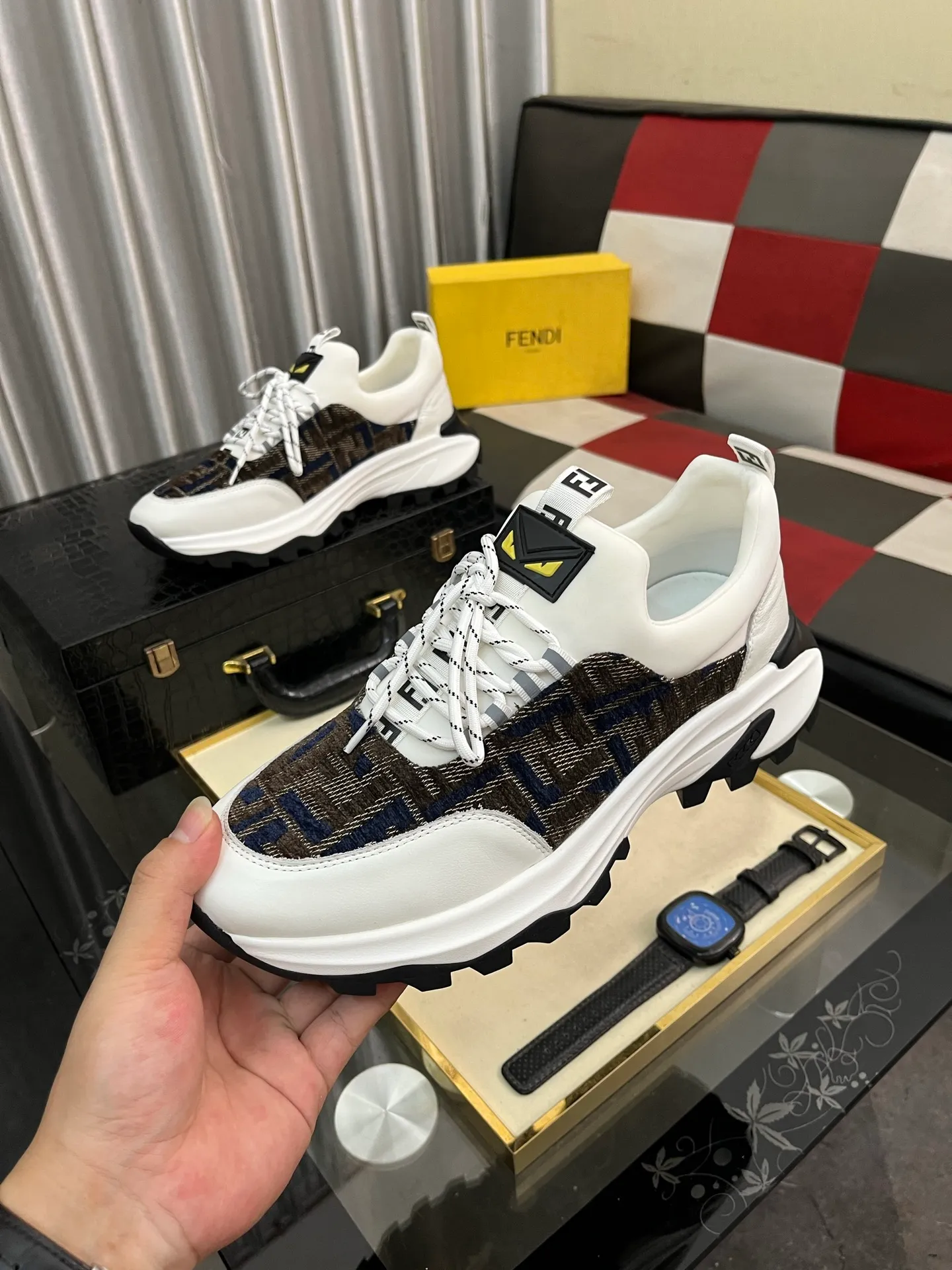 Men's Men's Shoes💰458⌚️⌚️[FENDI] Fendi's classic and comfortable men's, this complex sneaker is made of soft calfskin➕genuine leather lining➕original ultra-light rubber material with rough outsole. This unique light style is suitable for the casual and refined sensibility of this season. It is comfortable and natural on the feet. It is an everyday style for casual travel in autumn and winter! 38−443️⃣colors available